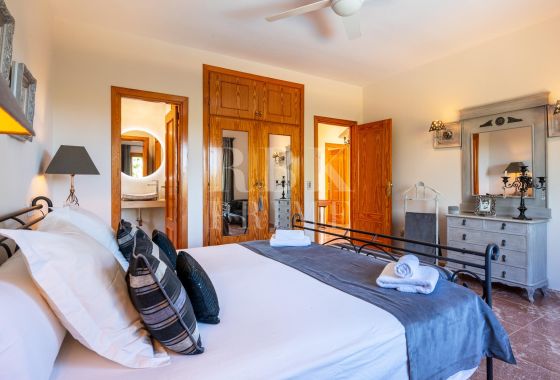 Country property · Available - Palma