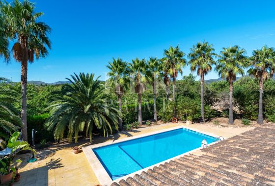 Country property · Available - Palma