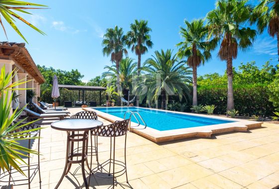 Country property · Available - Palma