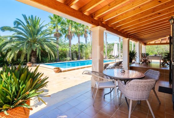Country property · Available - Palma