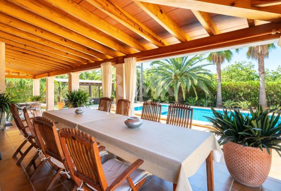 Country property · Available - Palma