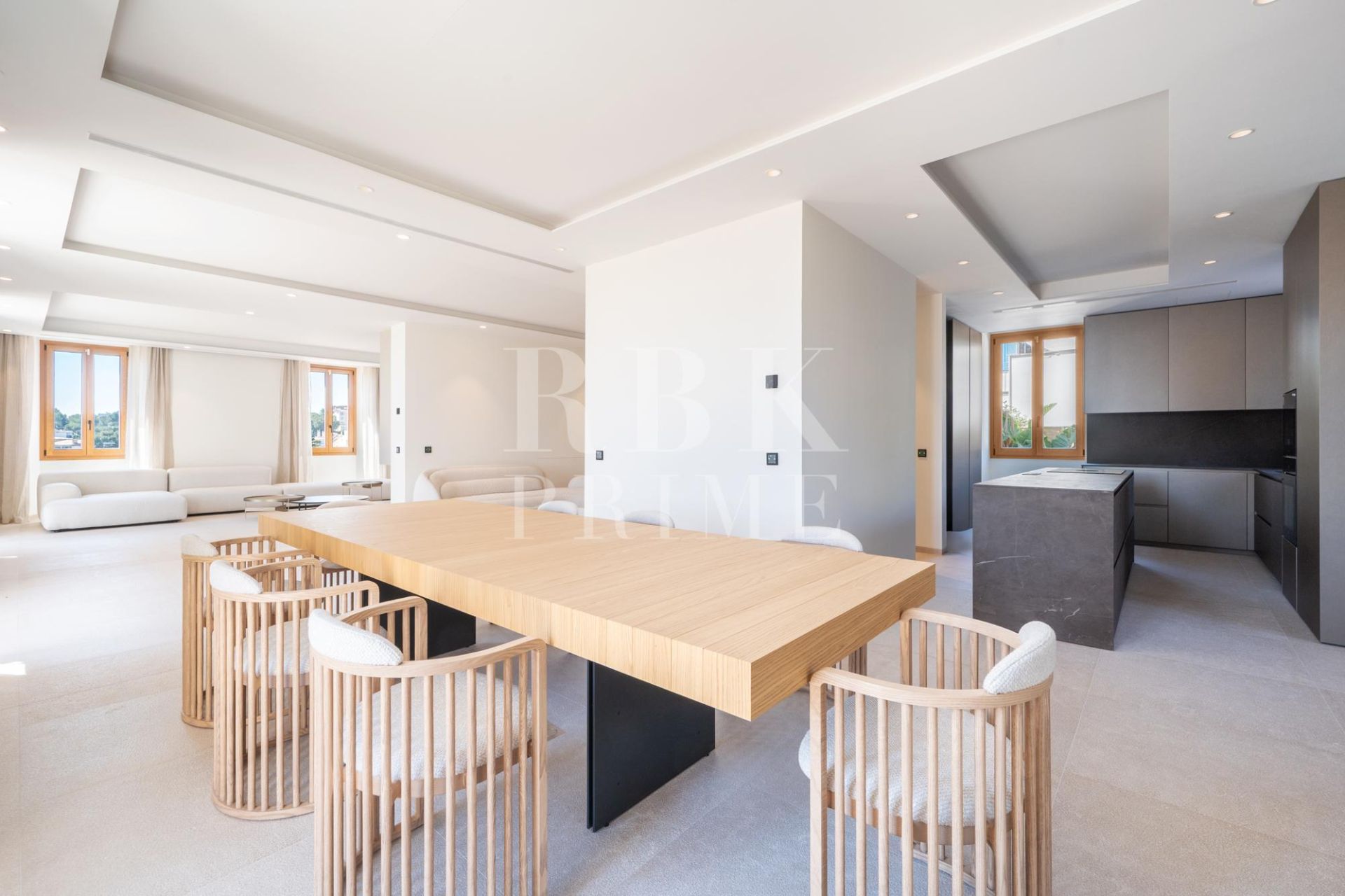 Available - Palace - Palma