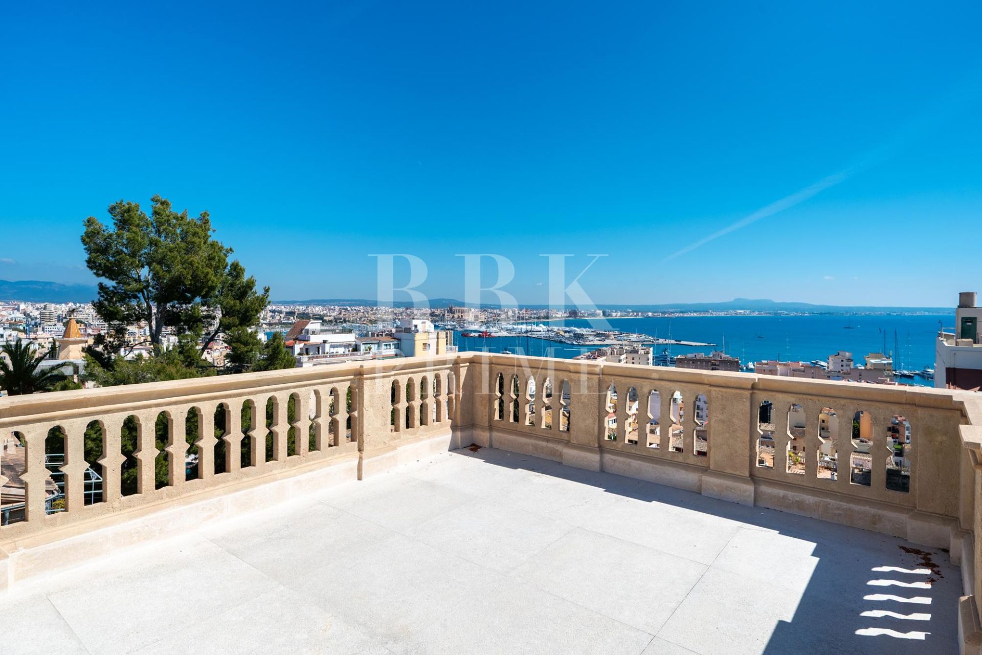 Available - Palace - Palma