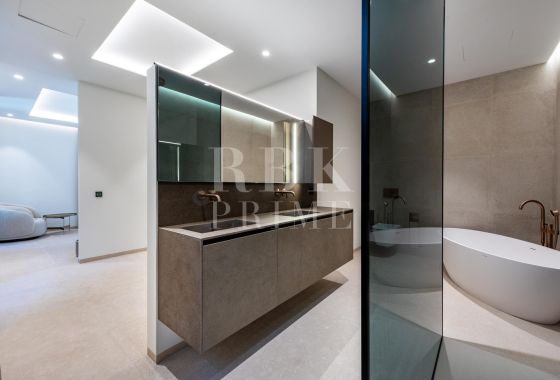 Palace · Available - Palma