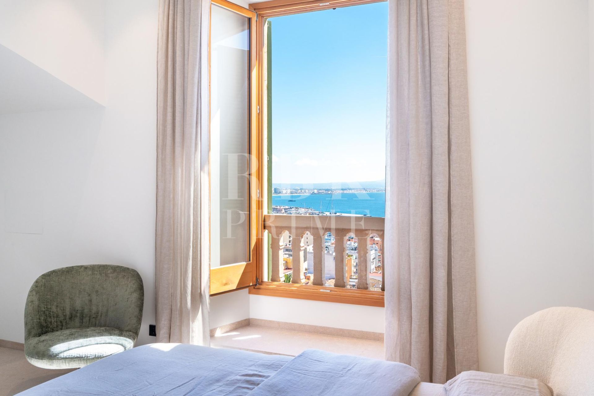 Available - Palace - Palma