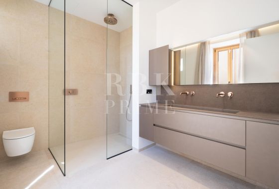 Palace · Available - Palma