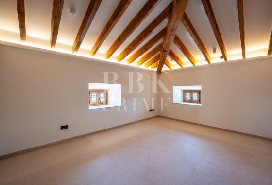 Palace · Available - Palma