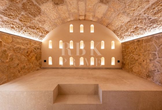 Palace · Available - Palma