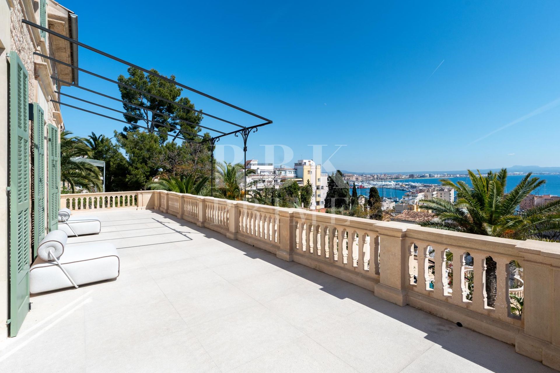 Available - Palace - Palma