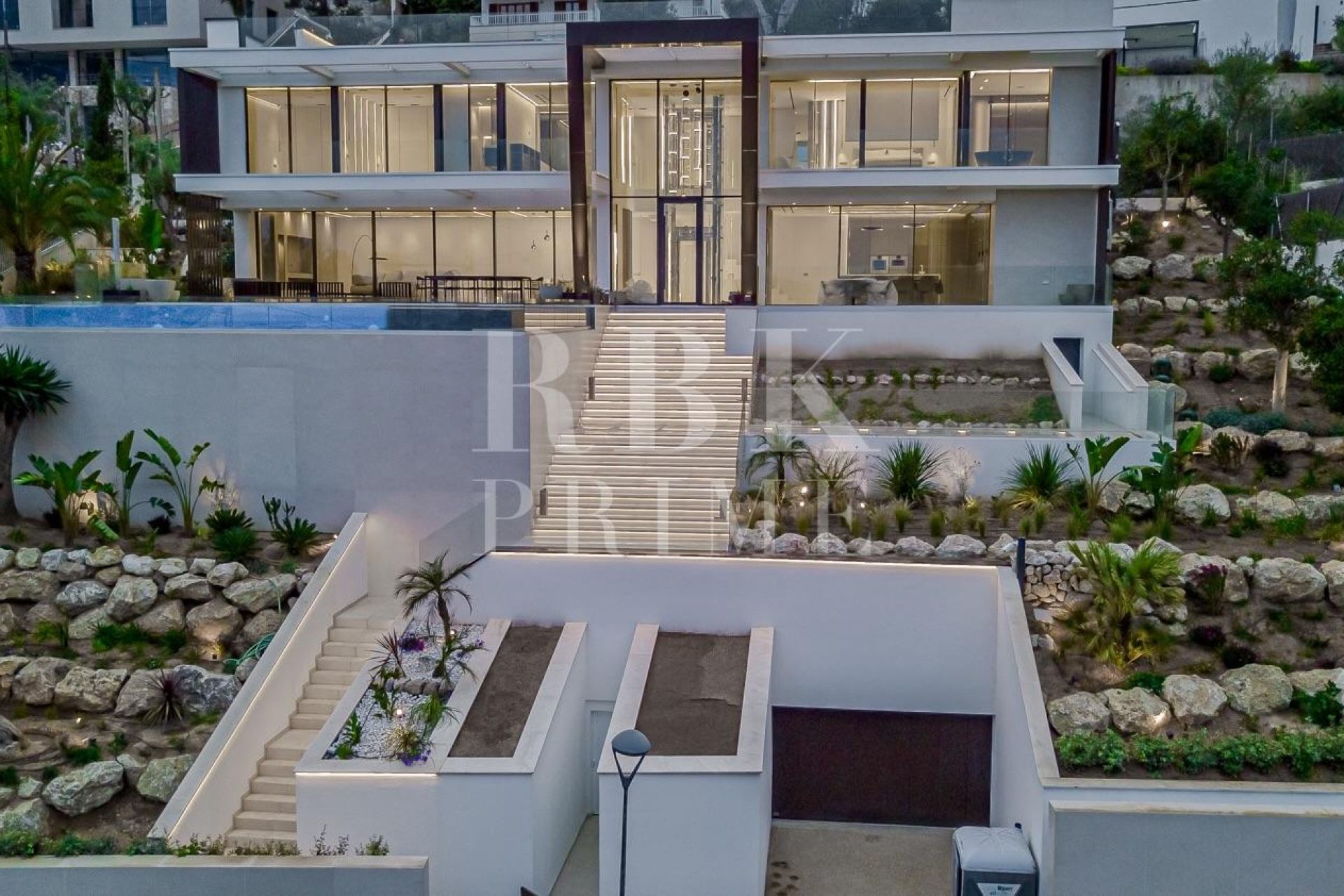 Available - Villa - Calvià