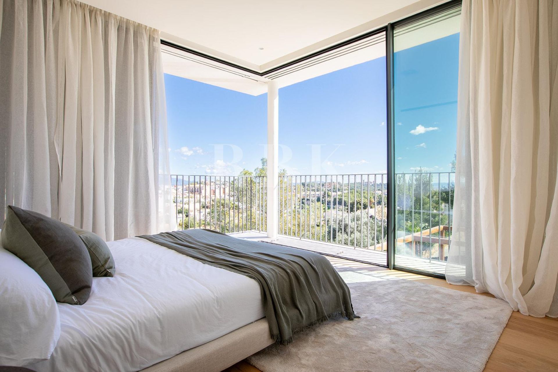 Available - Villa - Palma