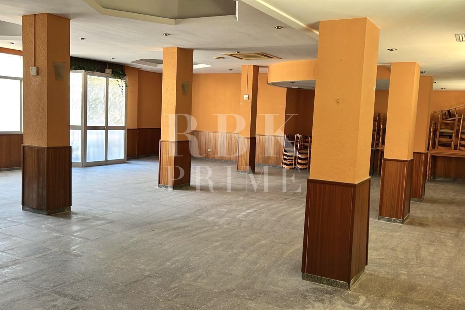 Available - Business - Palma