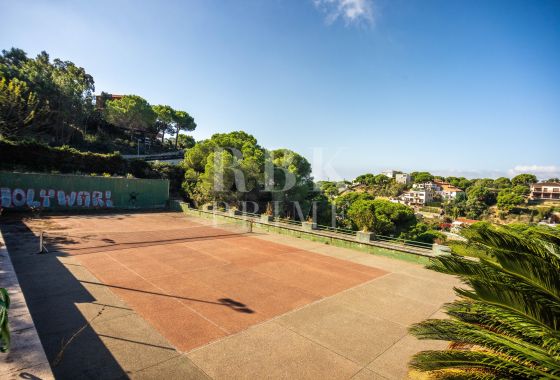 Available - Detached house - Girona