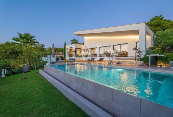 Villa · Available - Calvià