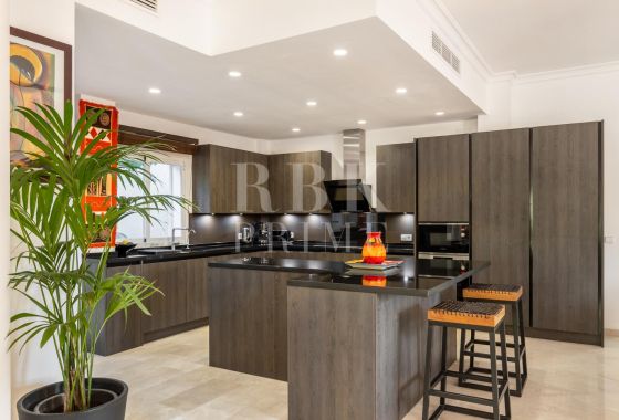 Villa · Available - Calvià
