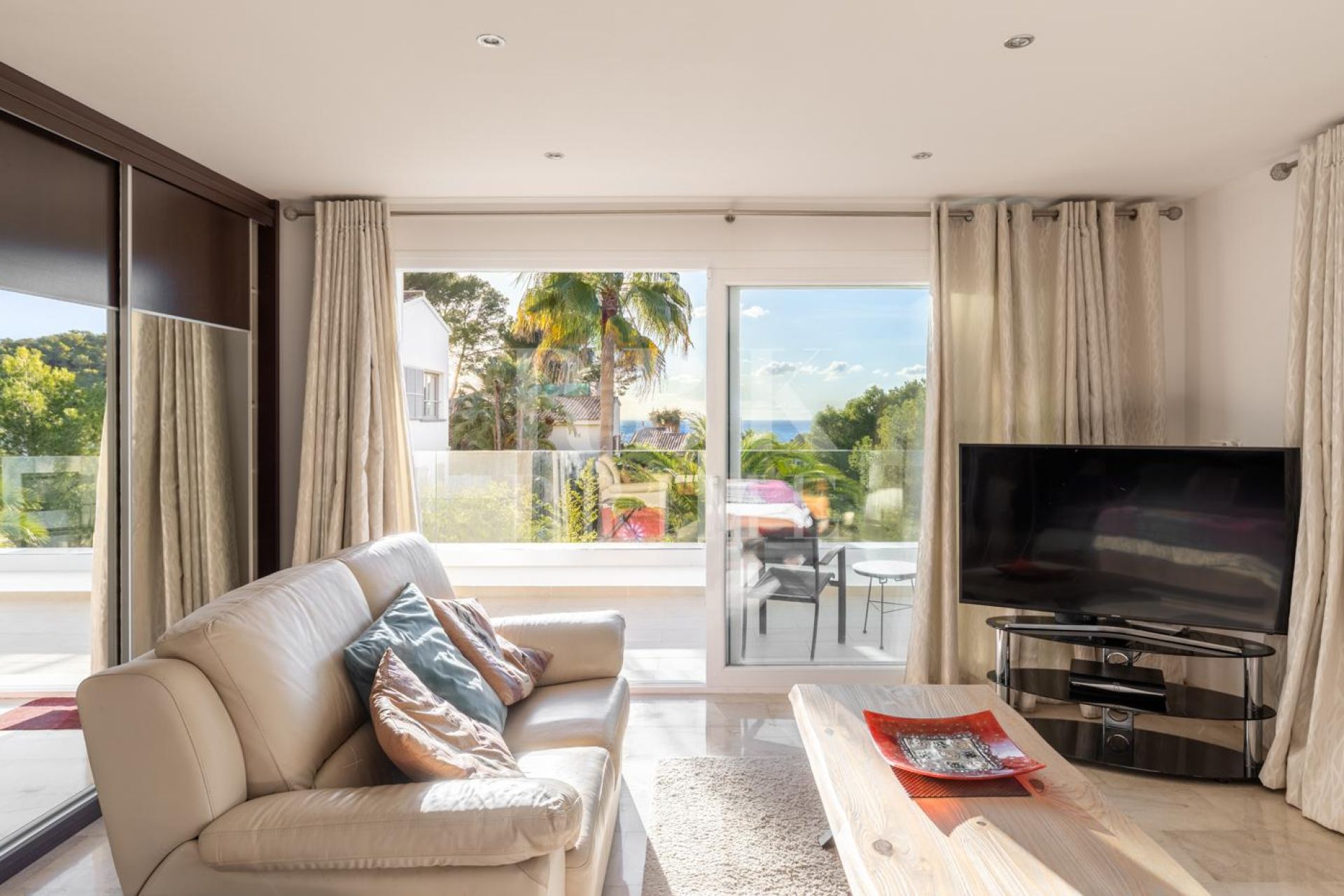 Available - Villa - Calvià