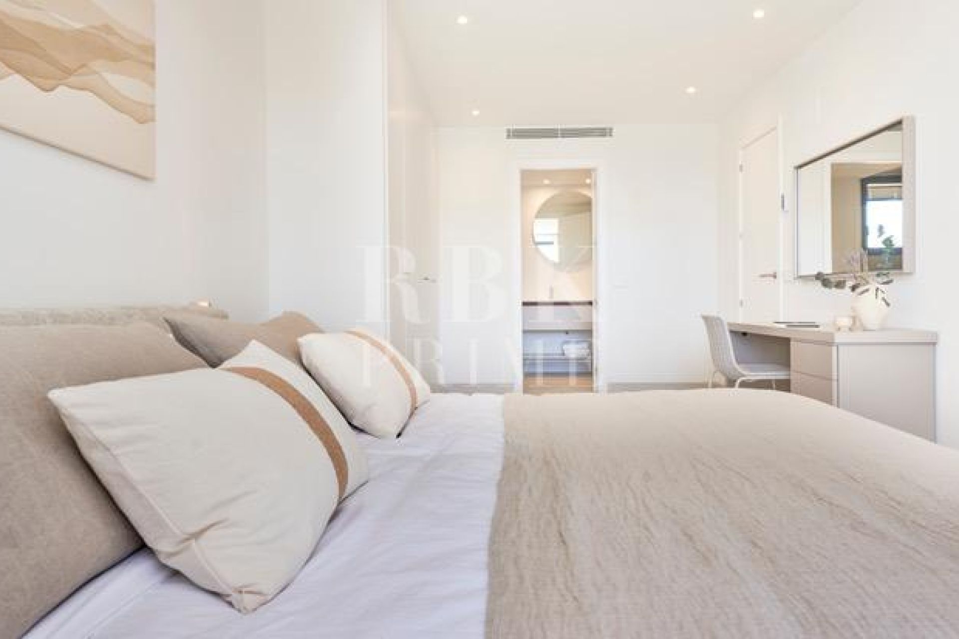 Available - Penthouse - Campos
