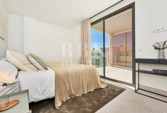 Penthouse · Available - Campos