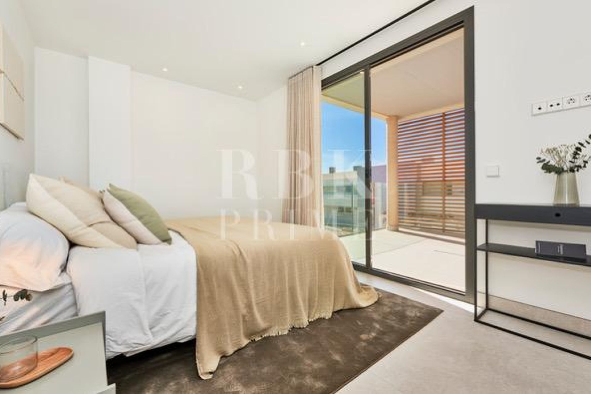 Available - Penthouse - Campos