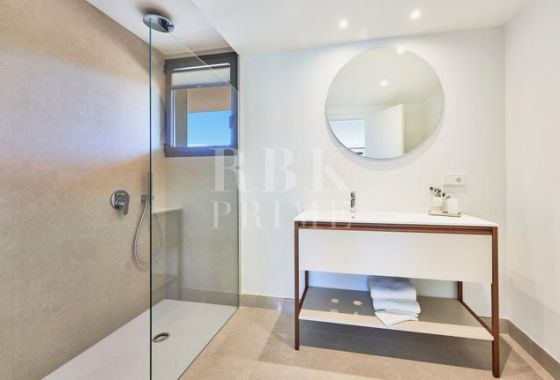 Ground floor · Available - Campos