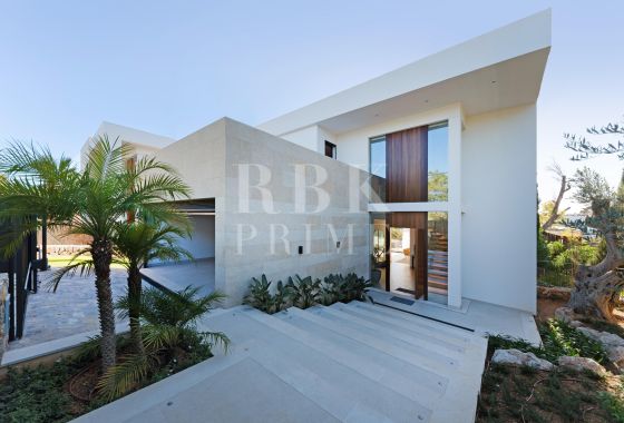 Villa · Available - Palma