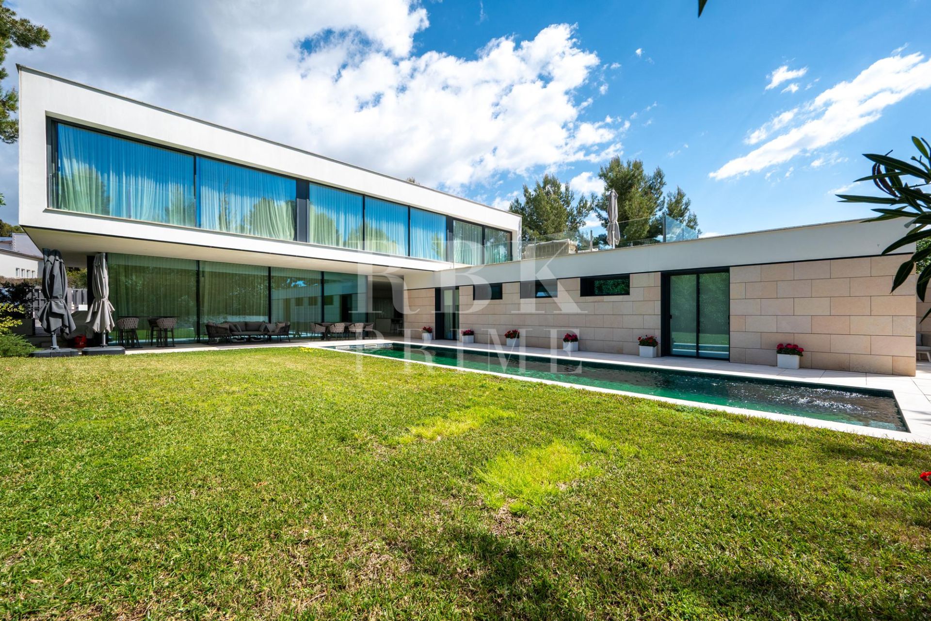 Available - Villa - Calvià