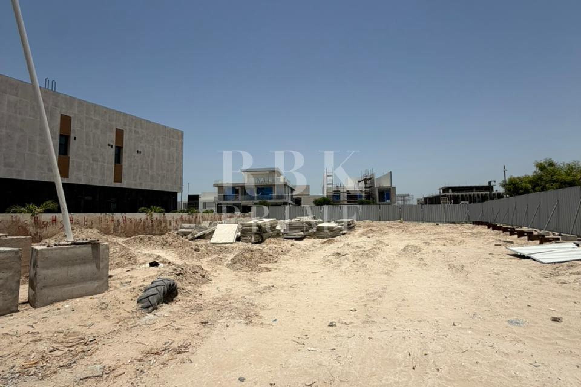 Available - Urban plot - Dubai