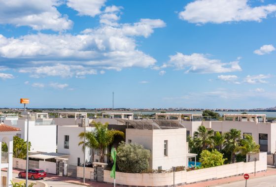 Detached in Los Montesinos
