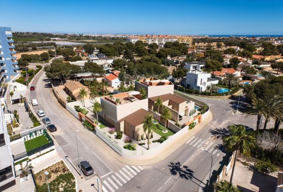Villa · Obra nueva - Dehesa De Campoamor · Alicante