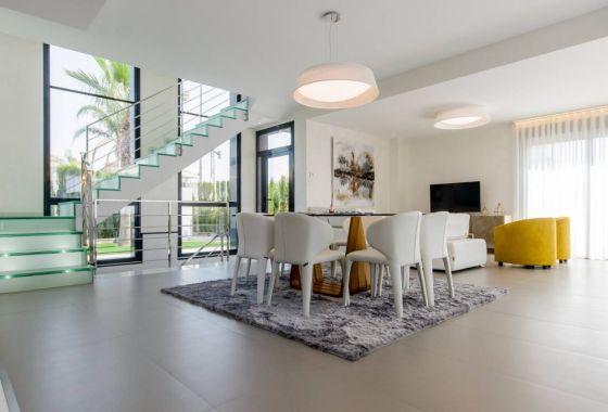Villa · Obra nueva - Dehesa De Campoamor · Alicante