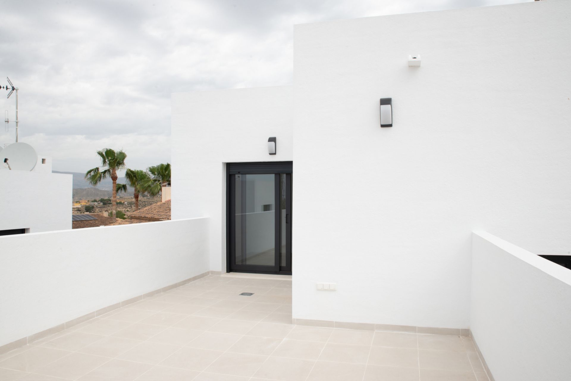 033762 — Image 3