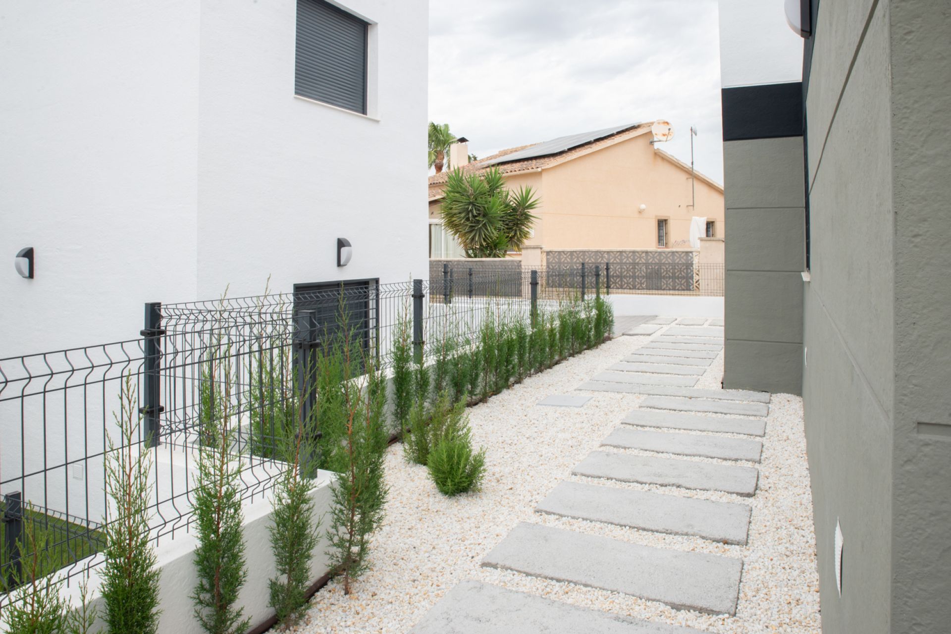 033762 — Image 7