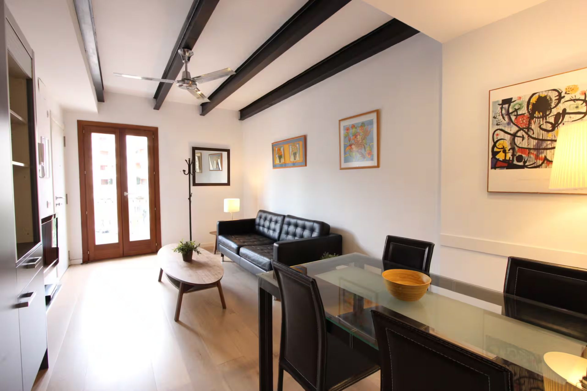 3 renovierte Apartments mit Rentabilität in Casco Antiguo, Palma — Image 2