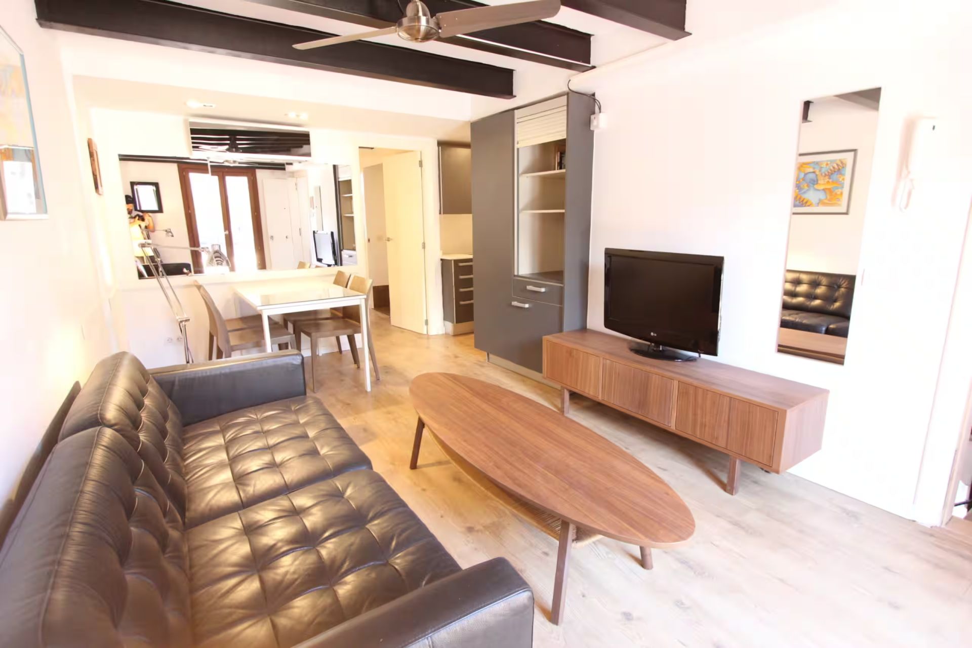3 renovierte Apartments mit Rentabilität in Casco Antiguo, Palma — Image 4