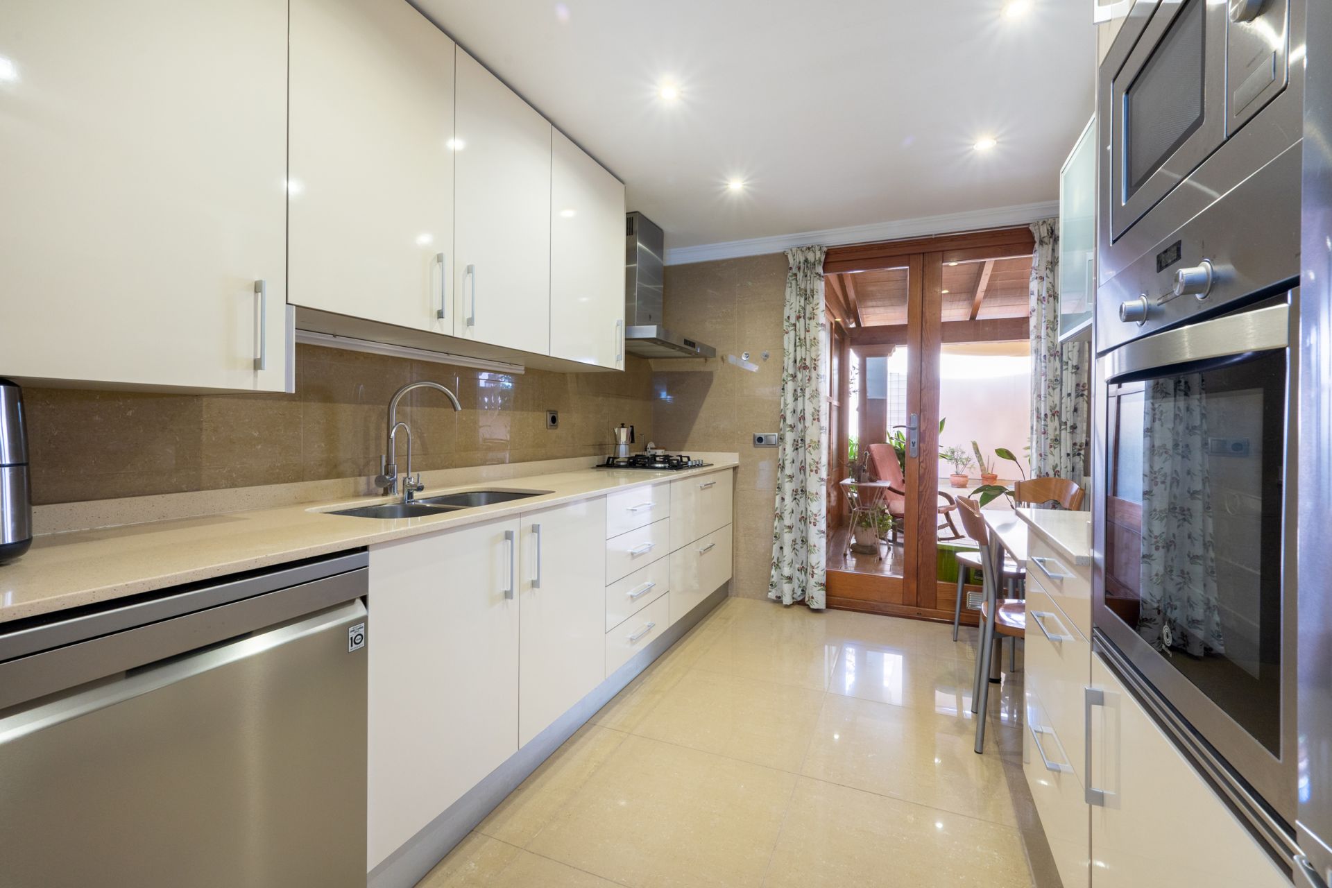 Semi-detached house for sale in Son Espanyolet with a spacious garage and a large courtyard. — Image 7