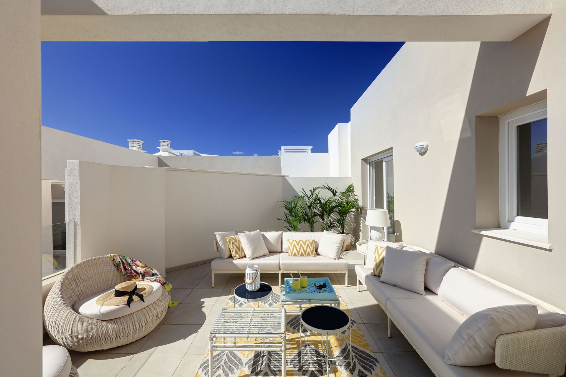 Apartments and Penthouses in Marbella with Sea Views — Image 8