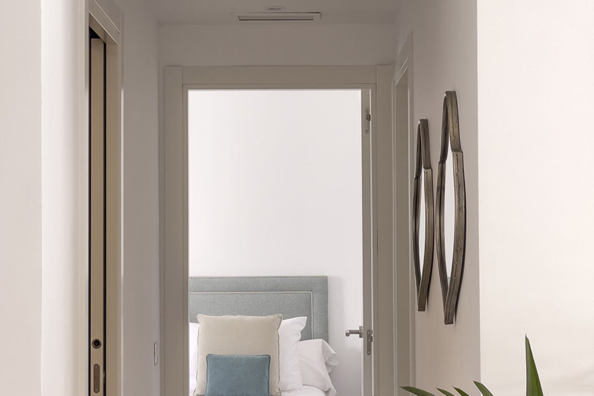 Apartments and Penthouses in Marbella with Sea Views — Image 16