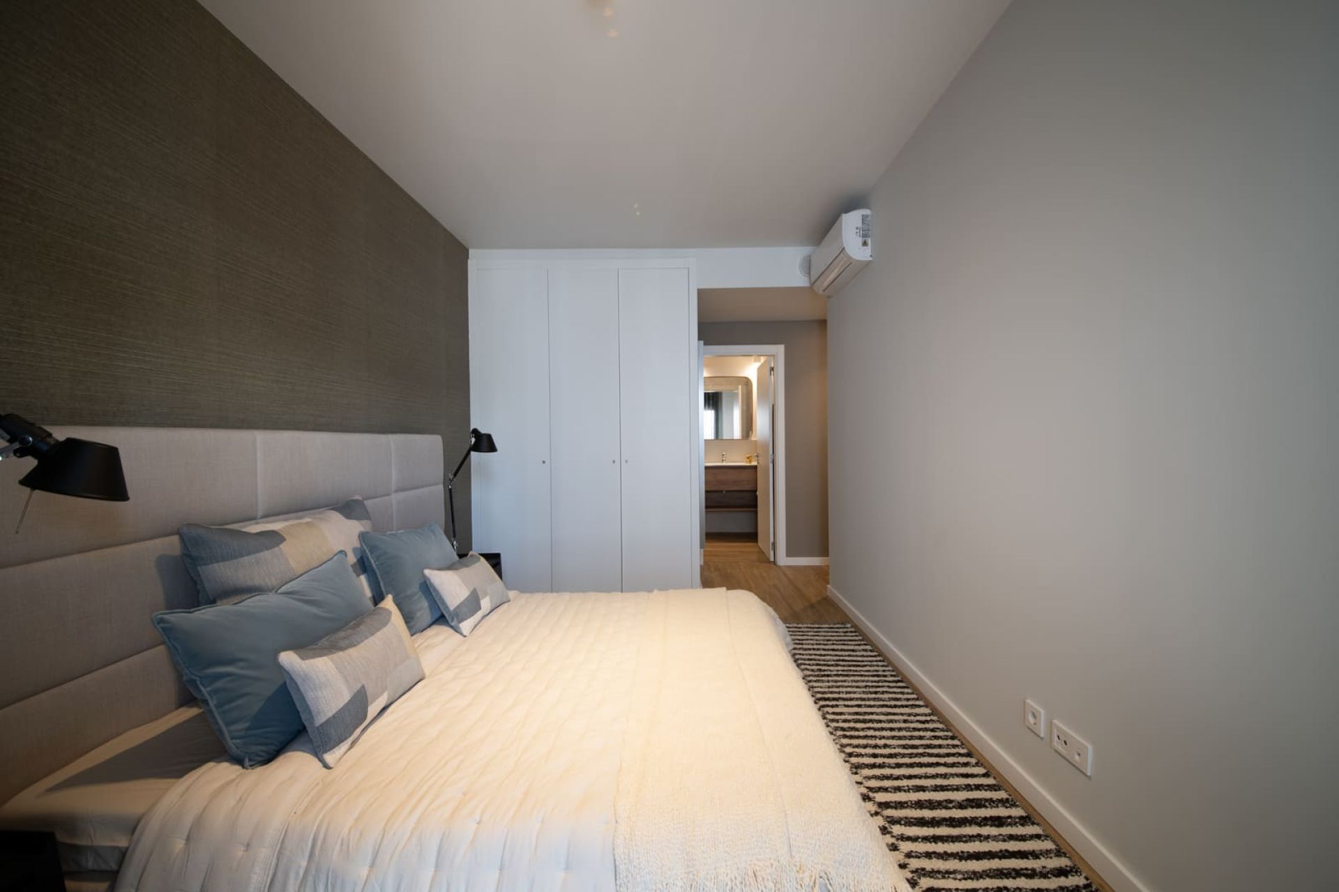 Penthouse in Santo António dos Cavaleiros — Image 40
