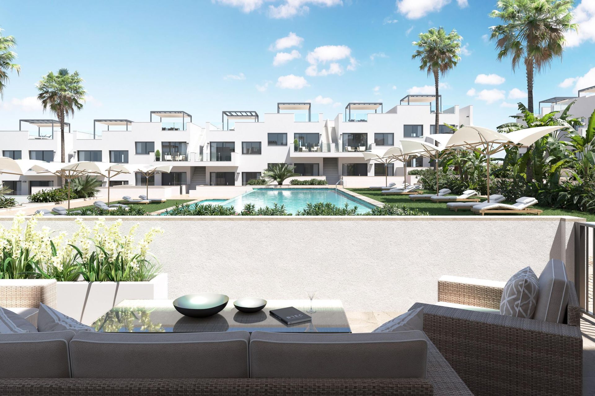 Bungalows in Torrevieja with Pool and Jacuzzi — Image 14