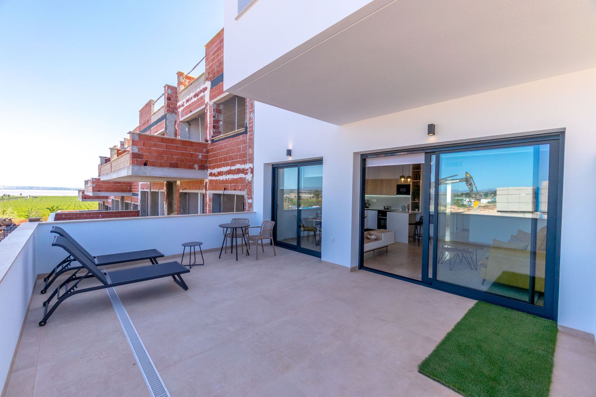 Bungalows in Torrevieja with Pool and Jacuzzi — Image 20