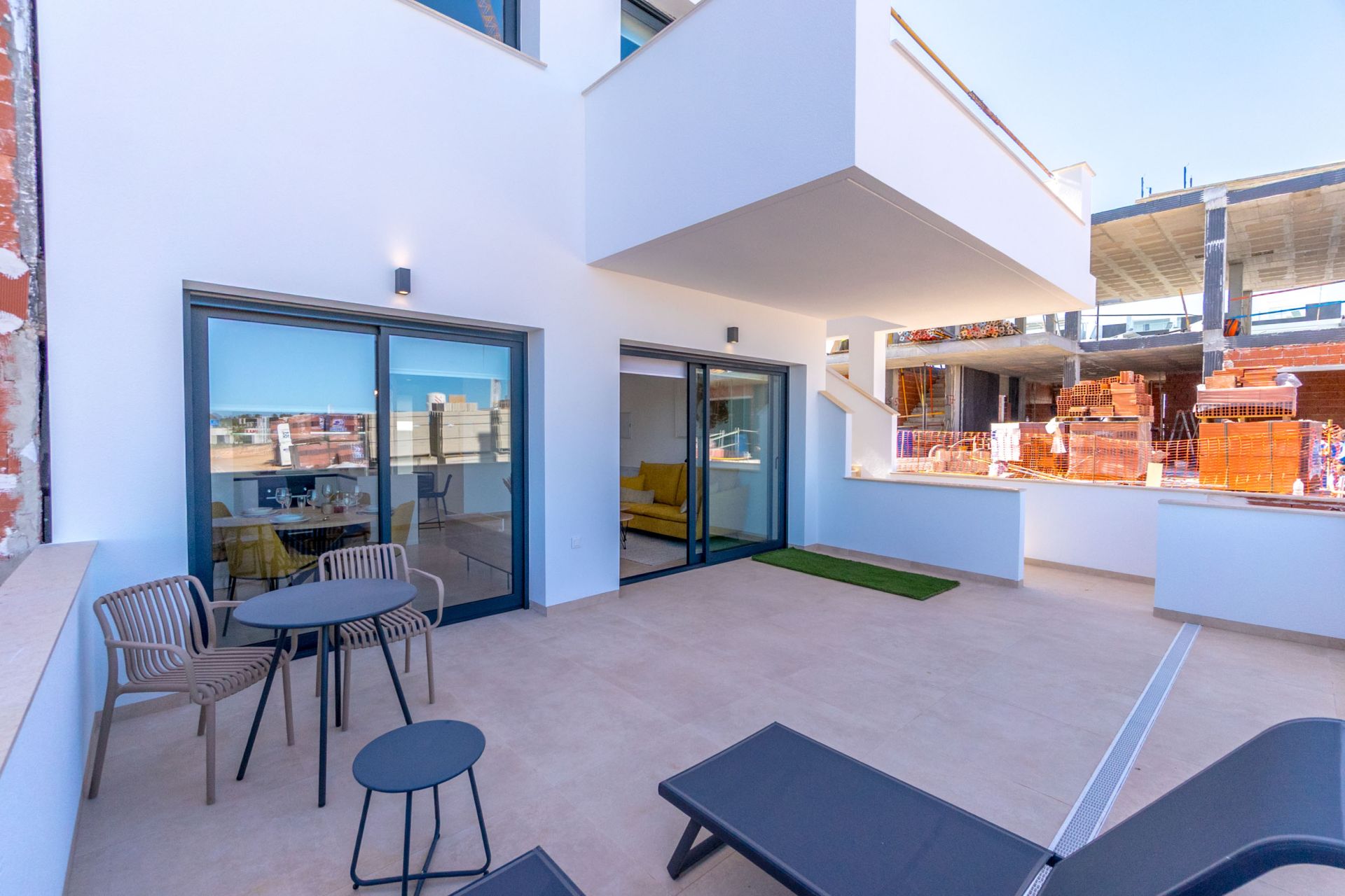Bungalows in Torrevieja with Pool and Jacuzzi — Image 31