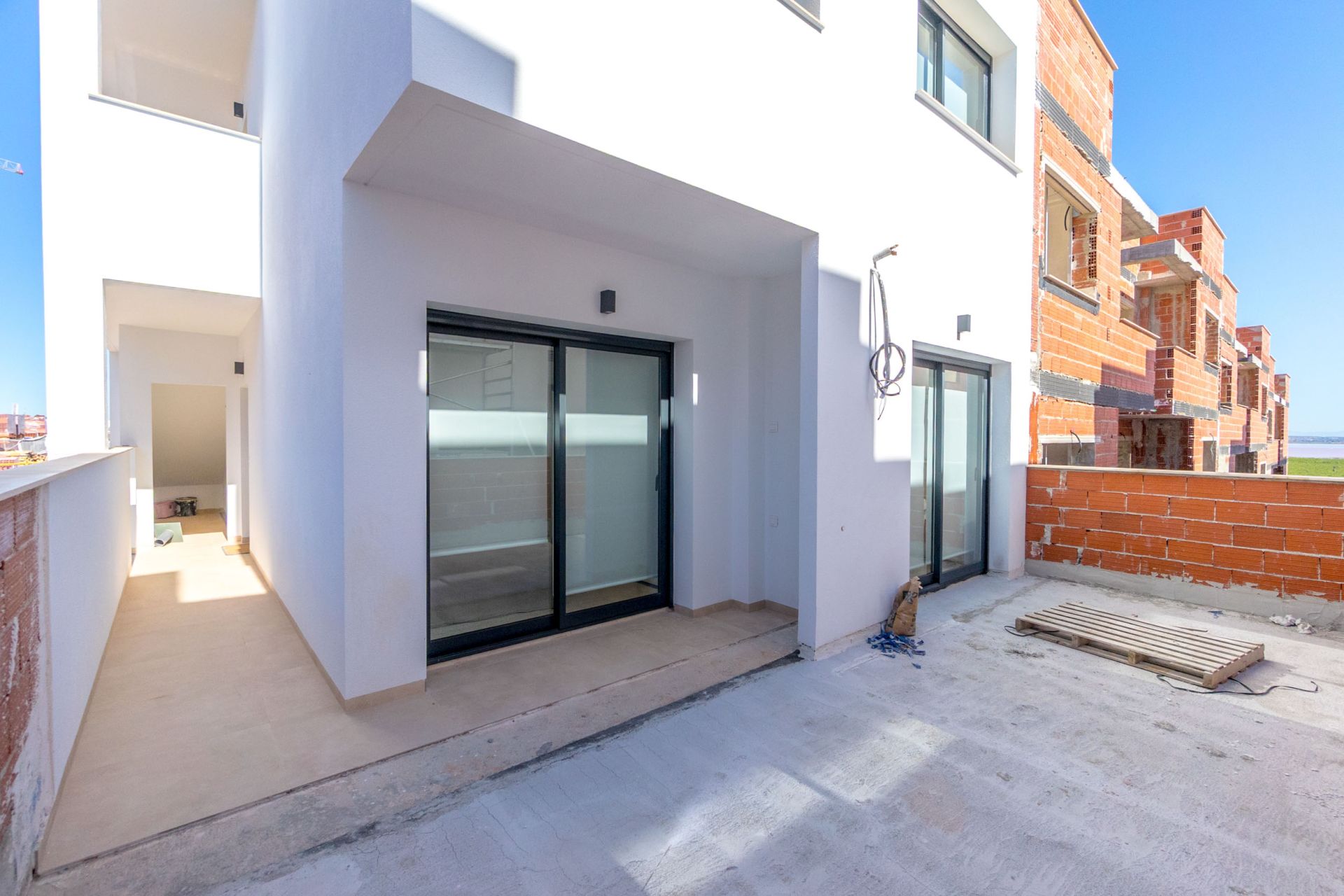 Bungalows in Torrevieja with Pool and Jacuzzi — Image 32