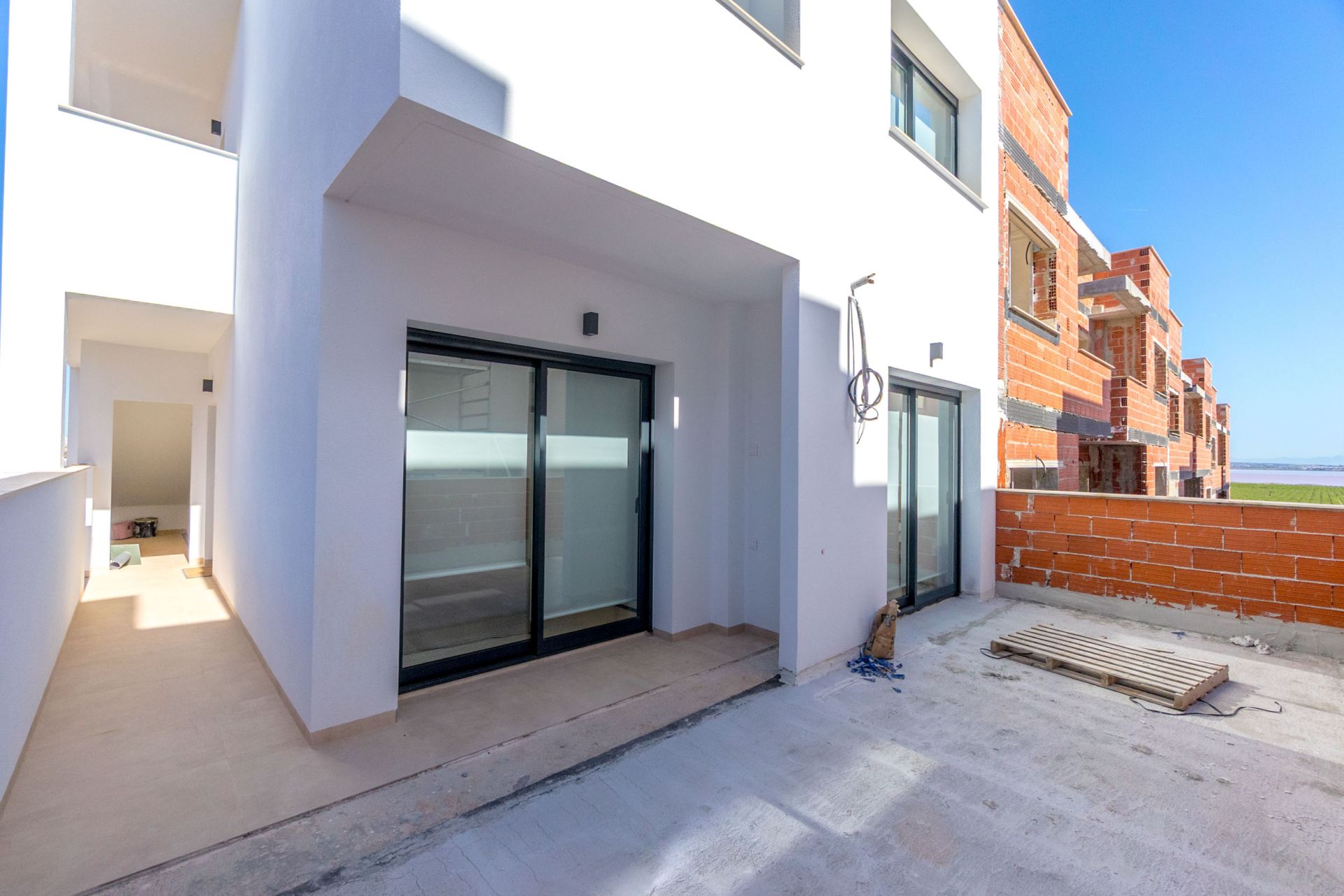 Bungalows in Torrevieja with Pool and Jacuzzi — Image 34