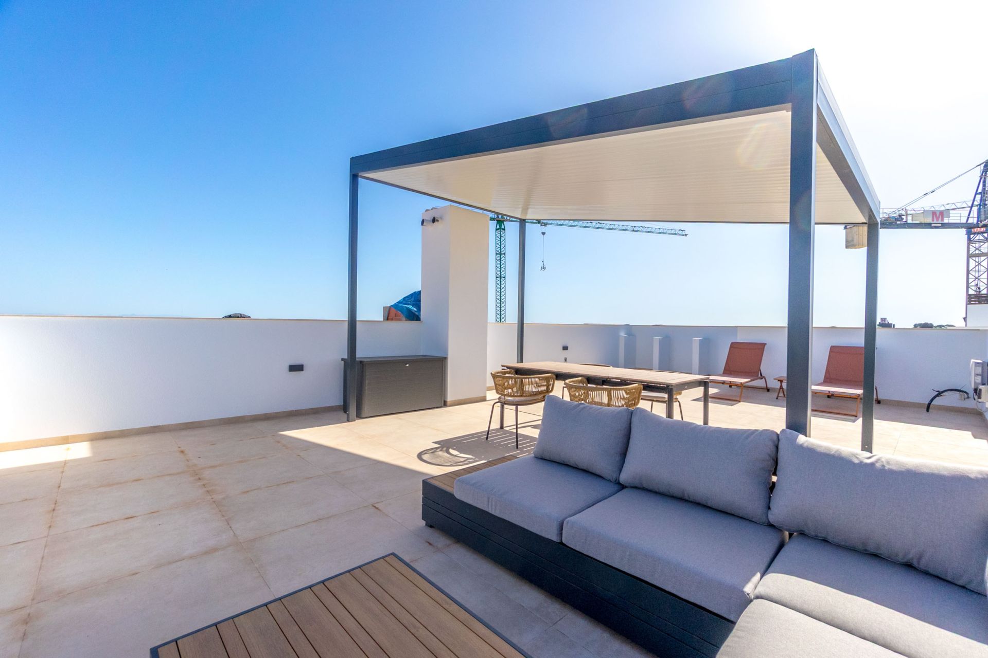 Bungalows in Torrevieja with Pool and Jacuzzi — Image 48