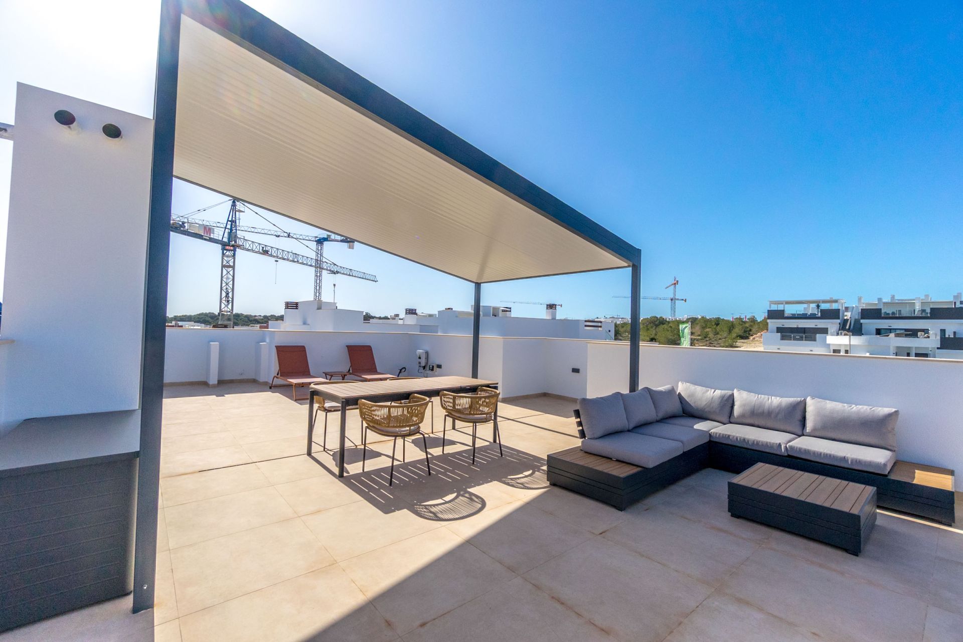 Bungalows in Torrevieja with Pool and Jacuzzi — Image 50