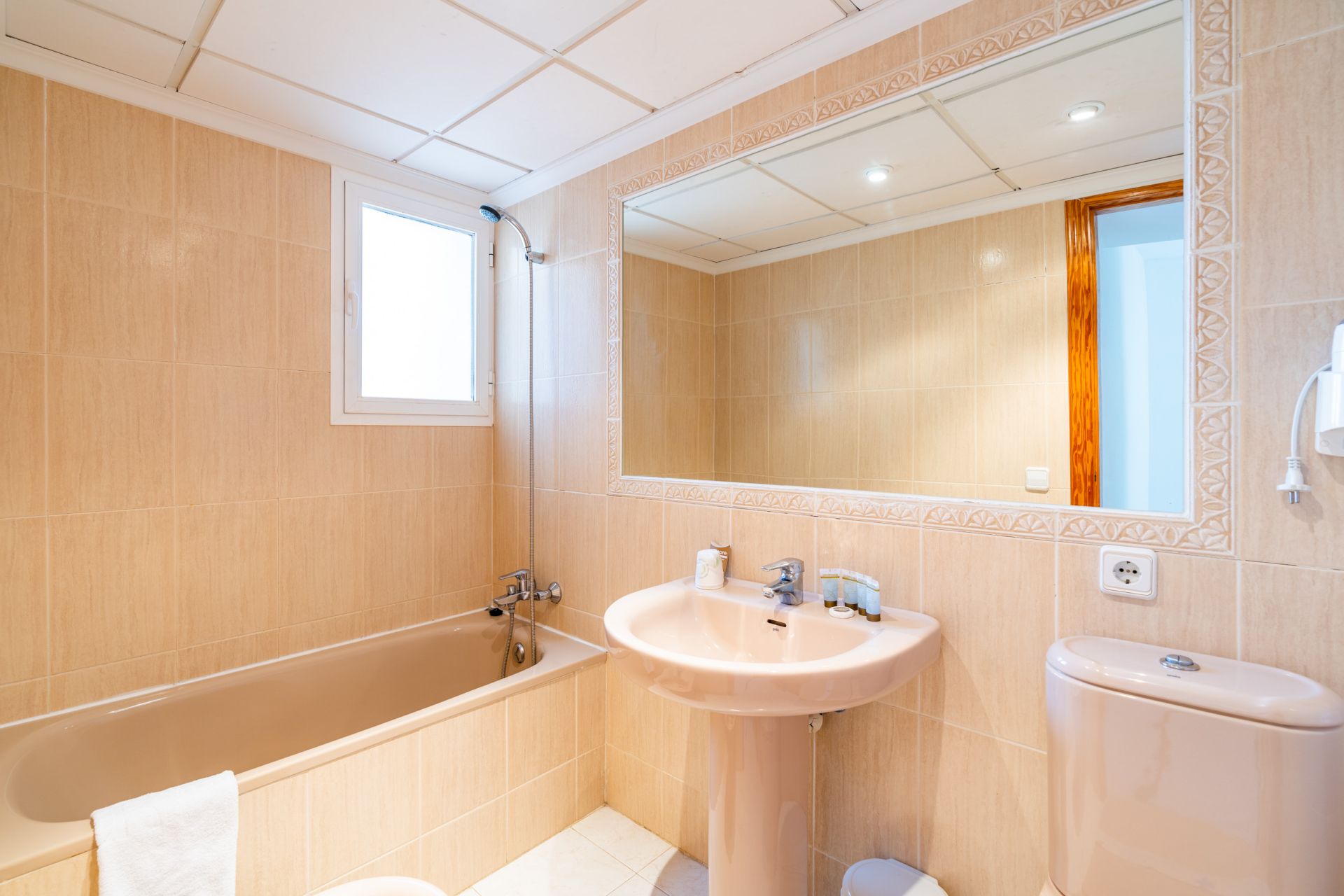 Residential in Calpe with Sea Views — Image 2