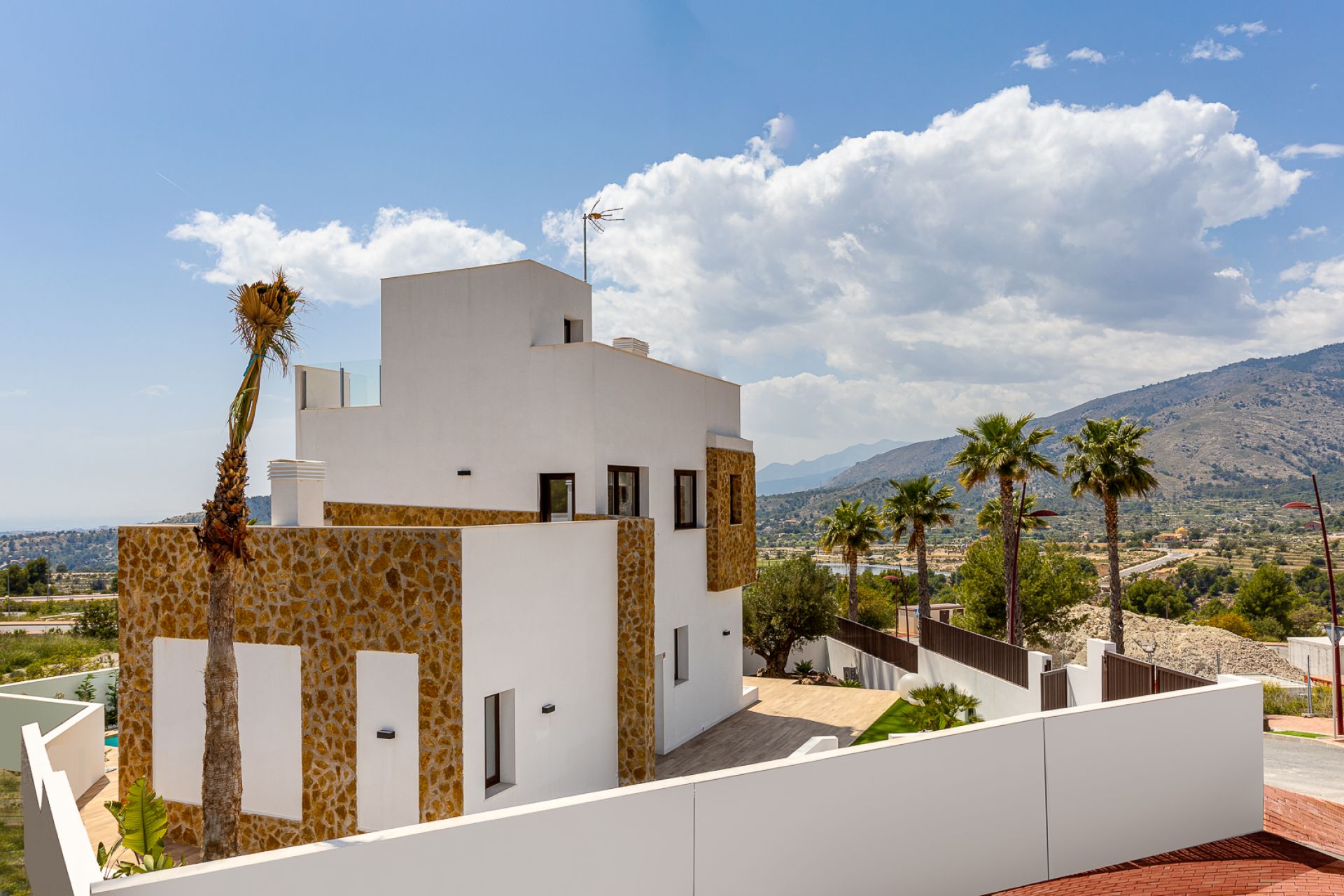 Independent Homes in Finestrat with Sea Views — Image 23