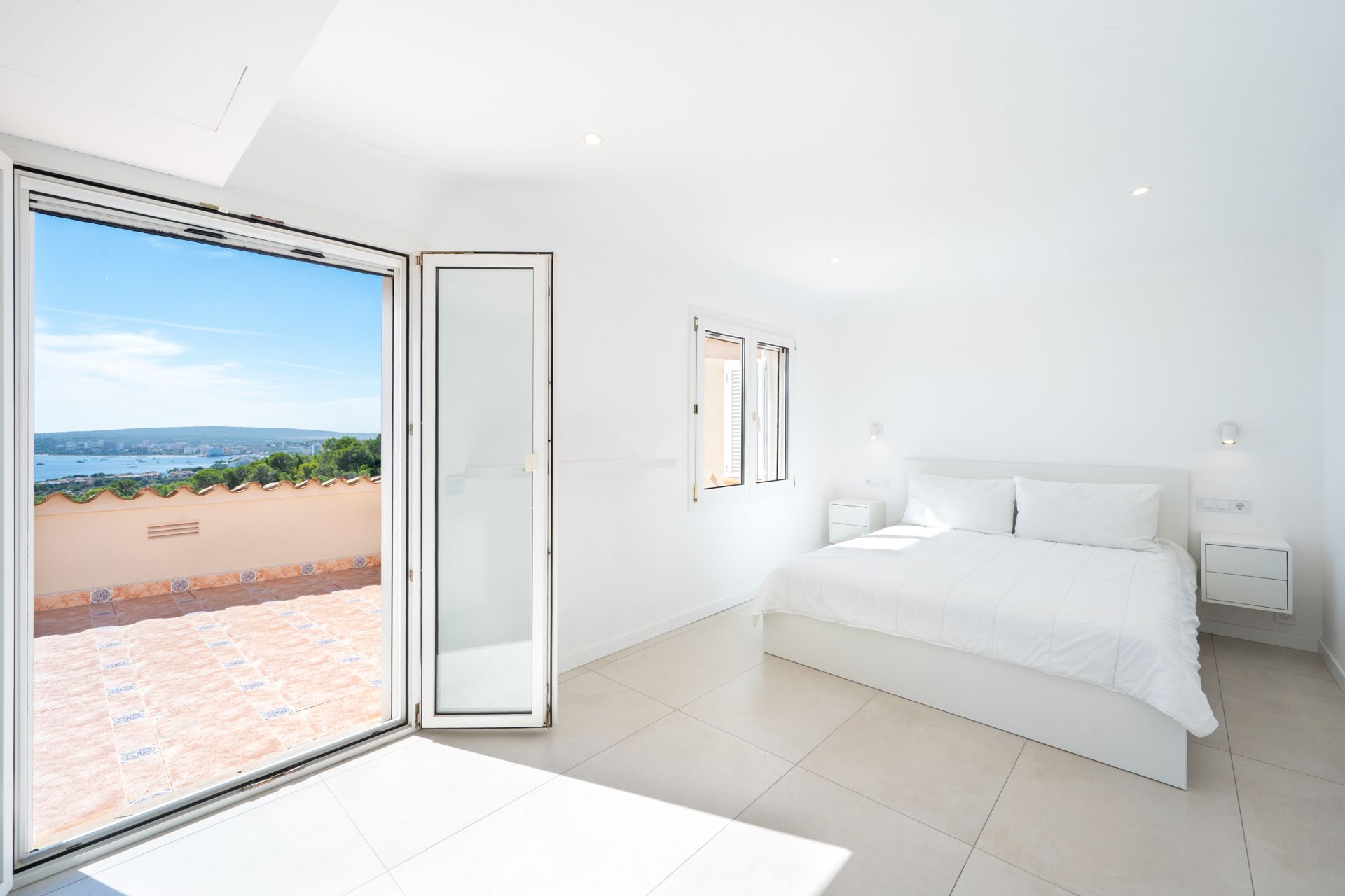 Villa for sale in Costa d’en Blanes with stunning sea views and a tourist license — Image 10
