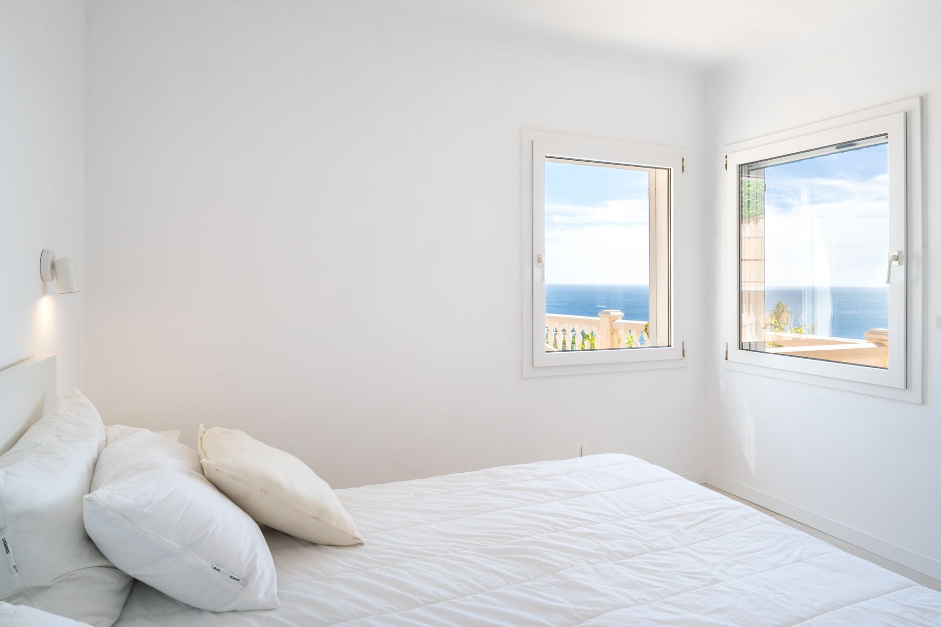 Villa for sale in Costa d’en Blanes with stunning sea views and a tourist license — Image 12