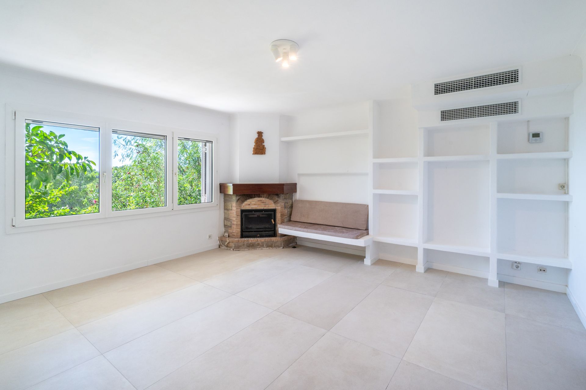 Villa for sale in Costa d’en Blanes with stunning sea views and a tourist license — Image 15